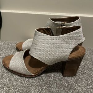 Tom’s Majorca wedge